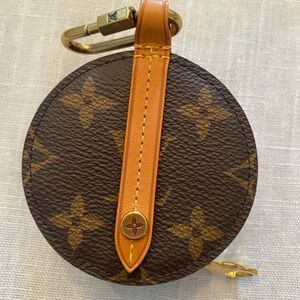 Super Rare hard to find! Louis Vuitton Legacy Pouch Runway Collection 2019